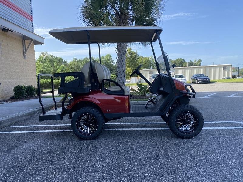 2022 E-Z-GO Express™ S4 Gas Inferno Red GAS