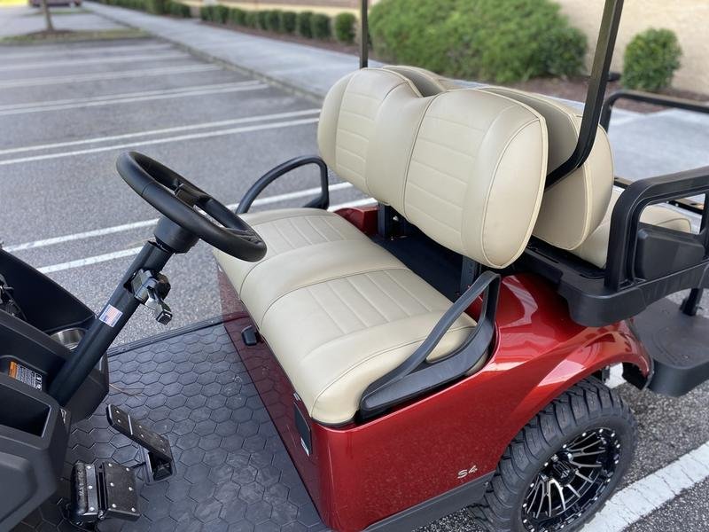 2022 E-Z-GO Express™ S4 Gas Inferno Red GAS