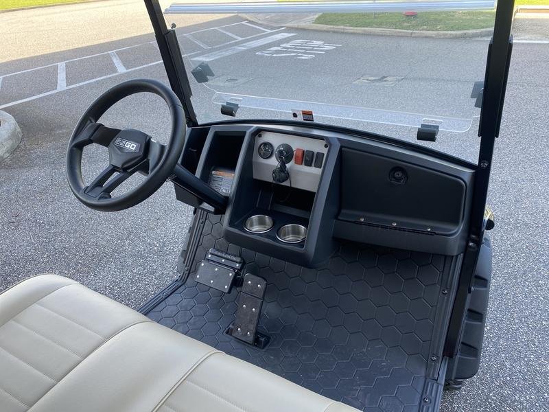 2022 E-Z-GO Express™ S4 Gas Inferno Red GAS